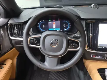2023 Volvo S90 с пробегом 38 167 км