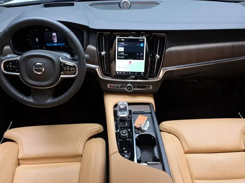 2024 Volvo S90 с пробегом 21 921 км