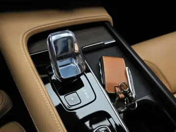 2024 Volvo S90 с пробегом 21 921 км