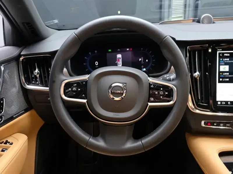 2024 Volvo S90 с пробегом 21 921 км
