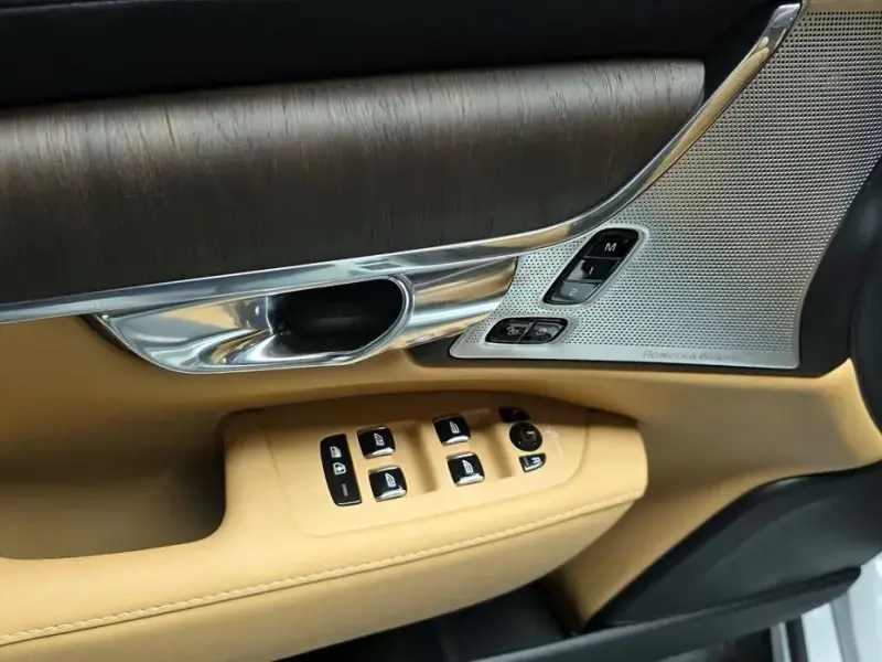 2024 Volvo S90 с пробегом 21 921 км