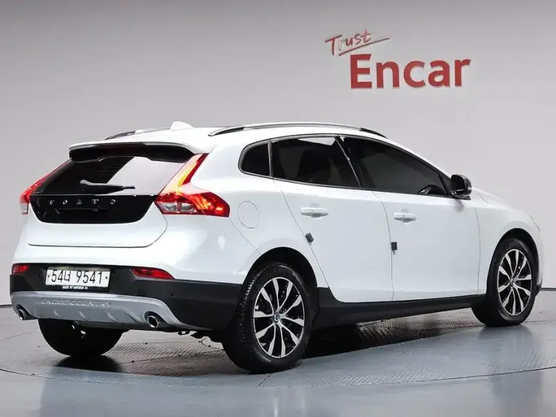 2019 Volvo V40 с пробегом 49 565 км