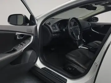 2019 Volvo V40 с пробегом 49 565 км