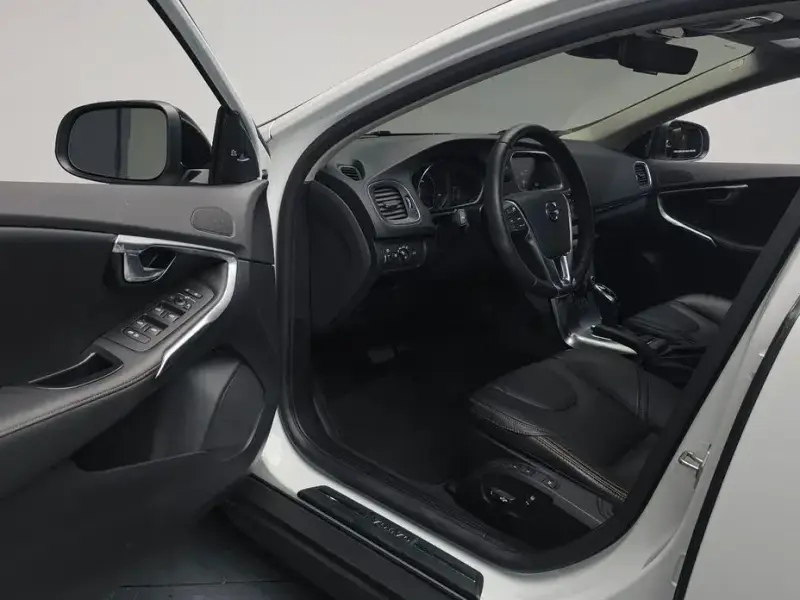 2019 Volvo V40 с пробегом 49 565 км