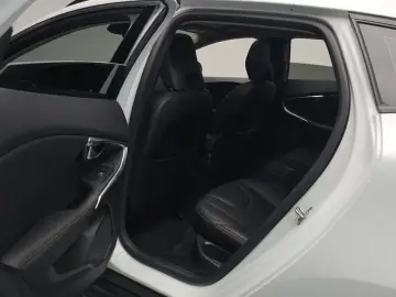 2019 Volvo V40 с пробегом 49 565 км