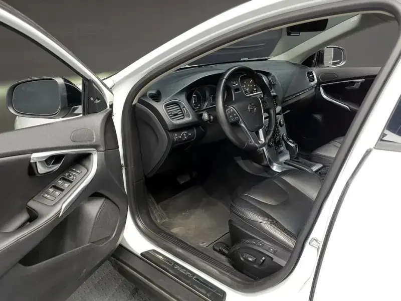 2019 Volvo V40 с пробегом 58 342 км