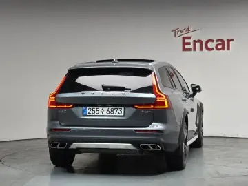 2020 Volvo V60 Cross Country с пробегом 105 362 км