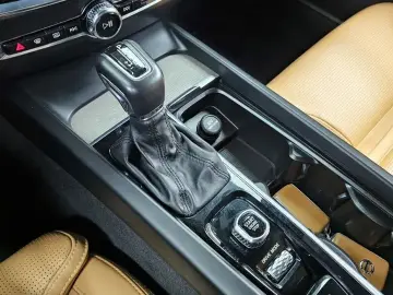 2020 Volvo V60 Cross Country с пробегом 97 566 км