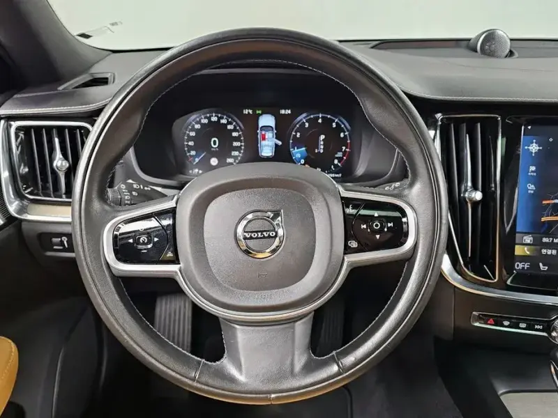 2020 Volvo V60 Cross Country с пробегом 97 566 км