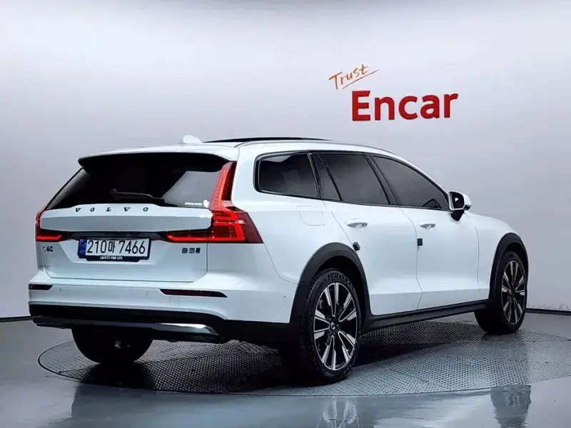 2025 Volvo V60 Cross Country с пробегом 26 917 км