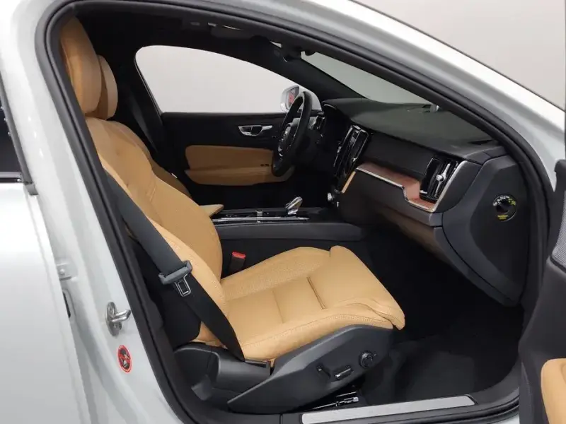 2025 Volvo V60 Cross Country с пробегом 26 917 км