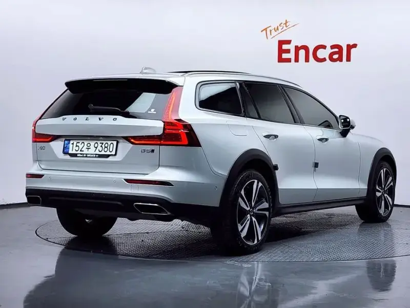 2021 Volvo V60 Cross Country с пробегом 25 290 км