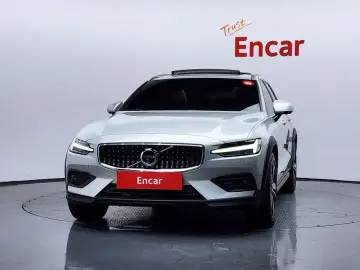 2021 Volvo V60 Cross Country с пробегом 25 290 км