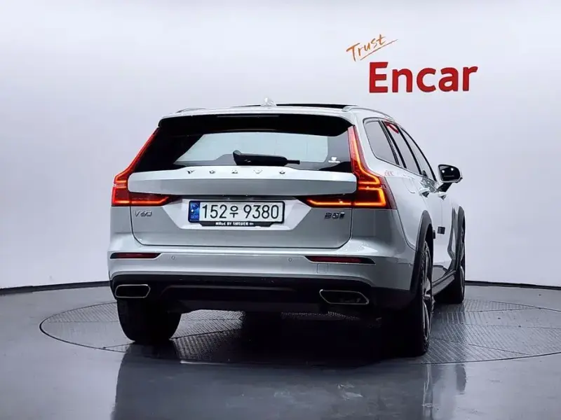 2021 Volvo V60 Cross Country с пробегом 25 290 км