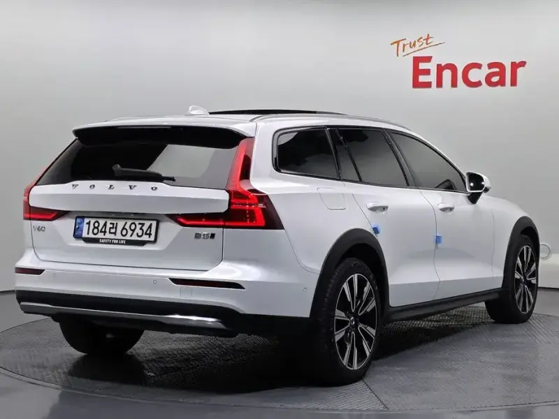 2023 Volvo V60 Cross Country с пробегом 18 237 км