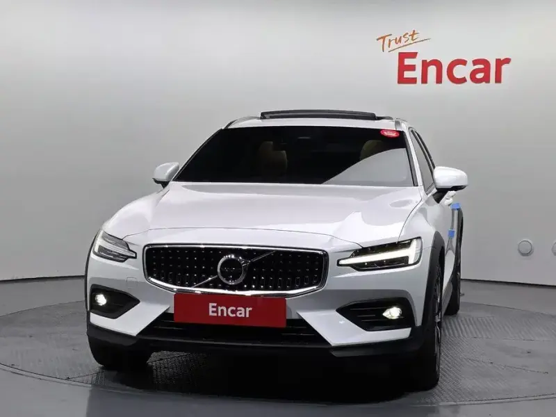 2023 Volvo V60 Cross Country с пробегом 18 237 км