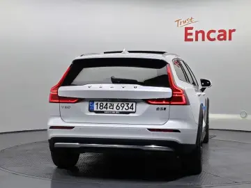 2023 Volvo V60 Cross Country с пробегом 18 237 км
