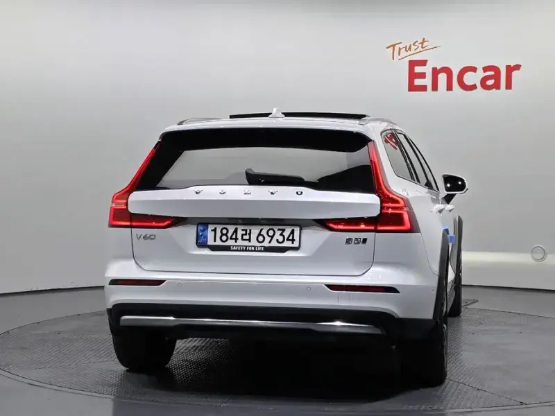 2023 Volvo V60 Cross Country с пробегом 18 237 км