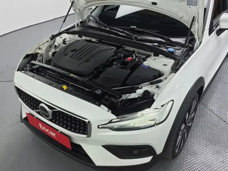 2023 Volvo V60 Cross Country с пробегом 18 237 км