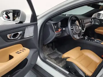 2021 Volvo V60 Cross Country с пробегом 25 290 км
