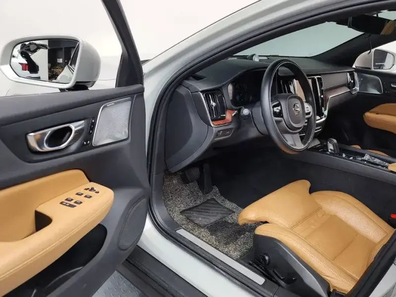 2021 Volvo V60 Cross Country с пробегом 25 290 км