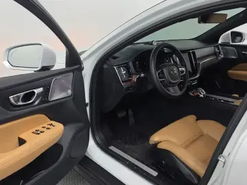 2023 Volvo V60 Cross Country с пробегом 18 237 км