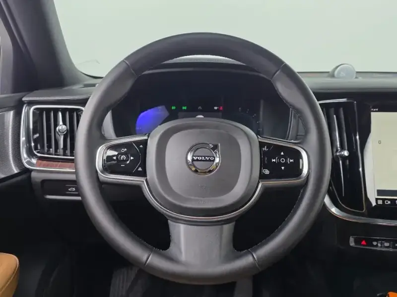 2023 Volvo V60 Cross Country с пробегом 18 237 км