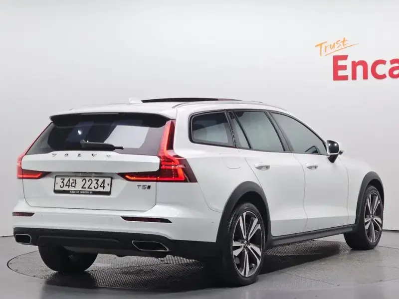 2019 Volvo V60 Cross Country с пробегом 95 872 км