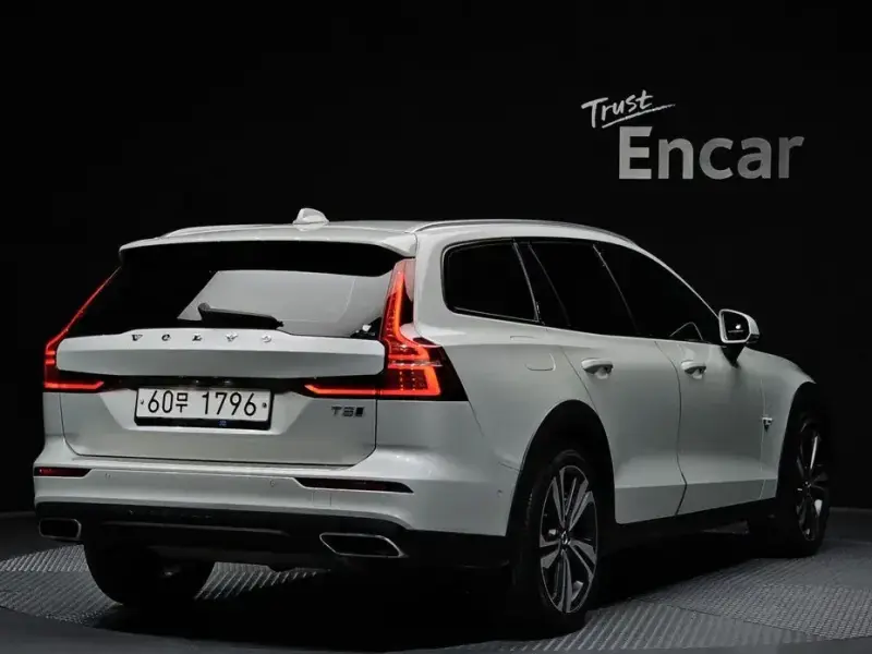 2019 Volvo V60 Cross Country с пробегом 90 973 км
