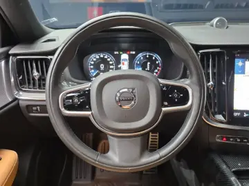 2019 Volvo V60 Cross Country с пробегом 90 973 км