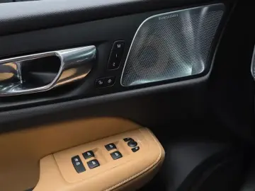 2019 Volvo V60 Cross Country с пробегом 90 973 км