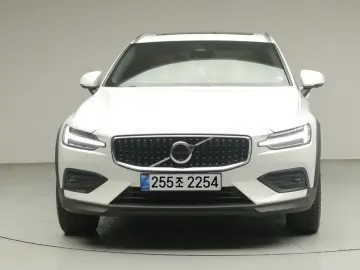 2025 Volvo V60 Cross Country с пробегом 3 929 км