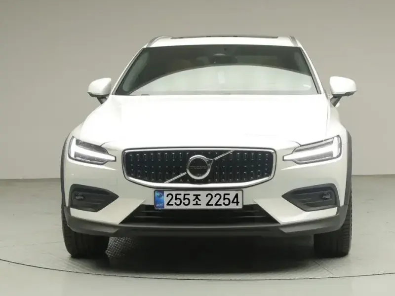 2025 Volvo V60 Cross Country с пробегом 3 929 км