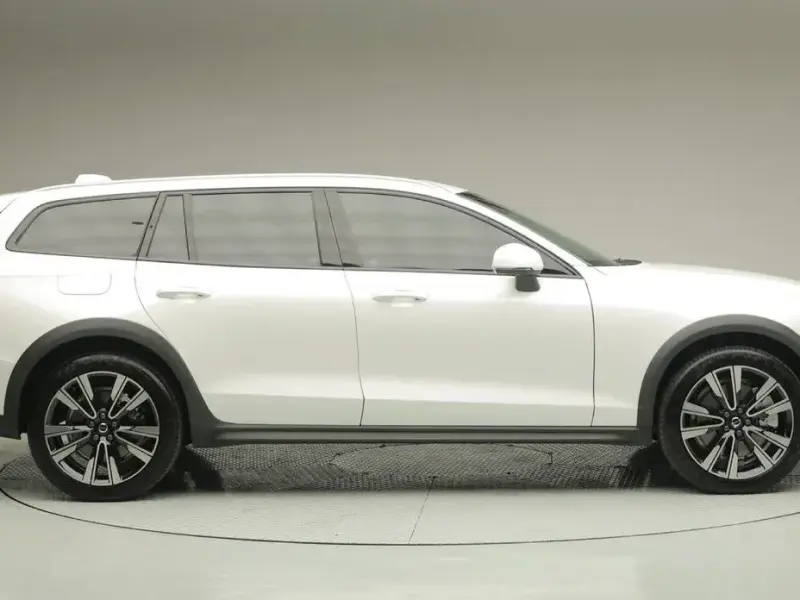 2025 Volvo V60 Cross Country с пробегом 3 929 км