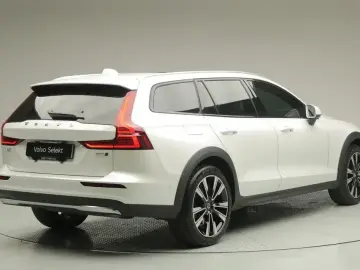 2025 Volvo V60 Cross Country с пробегом 3 929 км