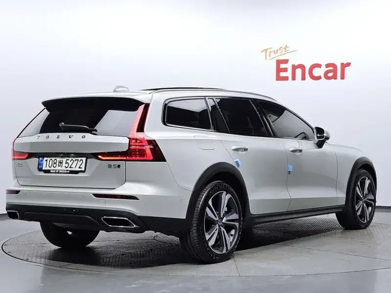 2020 Volvo V60 Cross Country с пробегом 24 335 км