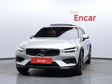 2020 Volvo V60 Cross Country с пробегом 24 335 км