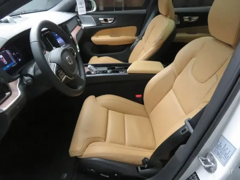 2025 Volvo V60 Cross Country с пробегом 3 929 км