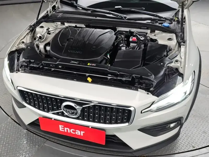 2020 Volvo V60 Cross Country с пробегом 24 335 км