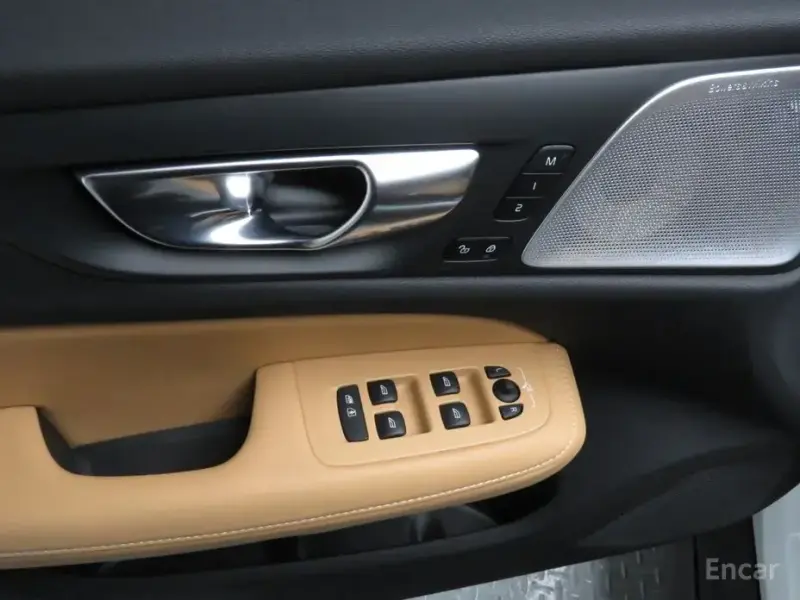 2025 Volvo V60 Cross Country с пробегом 3 929 км