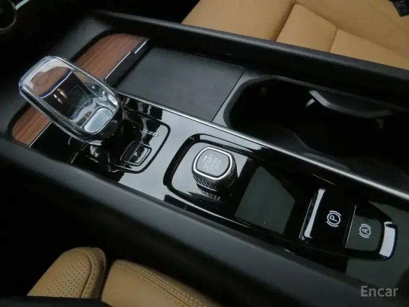 2025 Volvo V60 Cross Country с пробегом 3 929 км