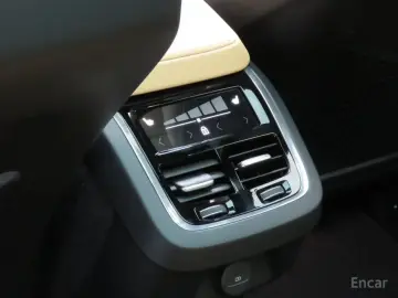 2025 Volvo V60 Cross Country с пробегом 3 929 км