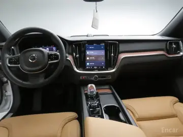 2025 Volvo V60 Cross Country с пробегом 3 929 км