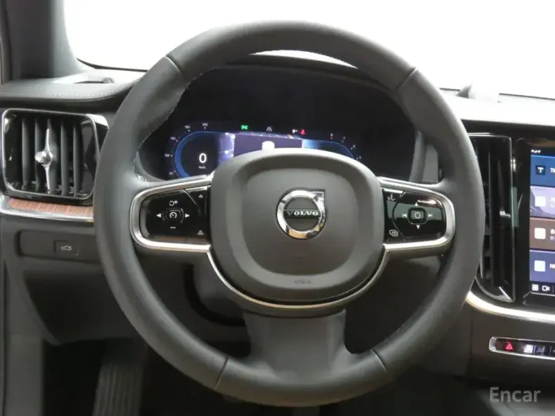 2025 Volvo V60 Cross Country с пробегом 3 929 км