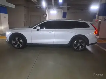 2021 Volvo V60 Cross Country с пробегом 91 807 км