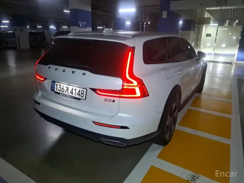 2021 Volvo V60 Cross Country с пробегом 91 807 км
