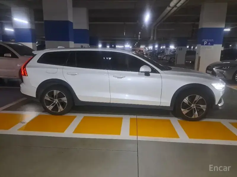 2021 Volvo V60 Cross Country с пробегом 91 807 км