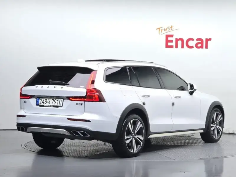 2021 Volvo V60 Cross Country с пробегом 98 658 км