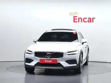 2021 Volvo V60 Cross Country с пробегом 98 658 км