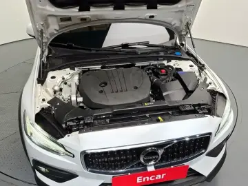 2021 Volvo V60 Cross Country с пробегом 98 658 км